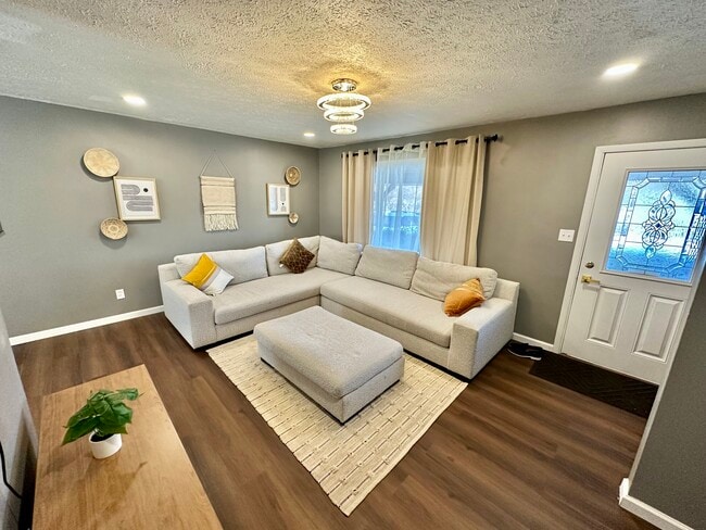 Building Photo - 4927 W Southern Ave