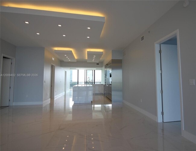 Building Photo - 5000 Island Estates Dr