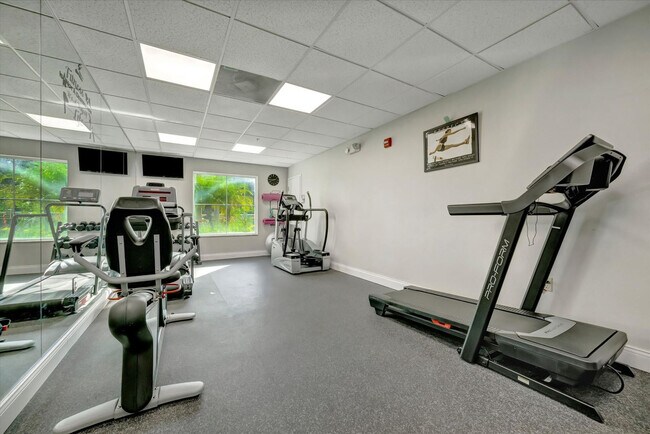 Building Photo - 8303 Palm Pkwy