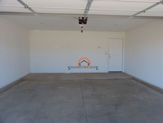 Building Photo - Spacious 2 bedroom 2 bath Duplex.