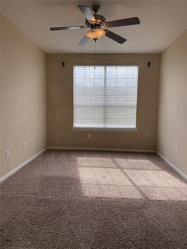 Building Photo - 7575 Kirby Dr