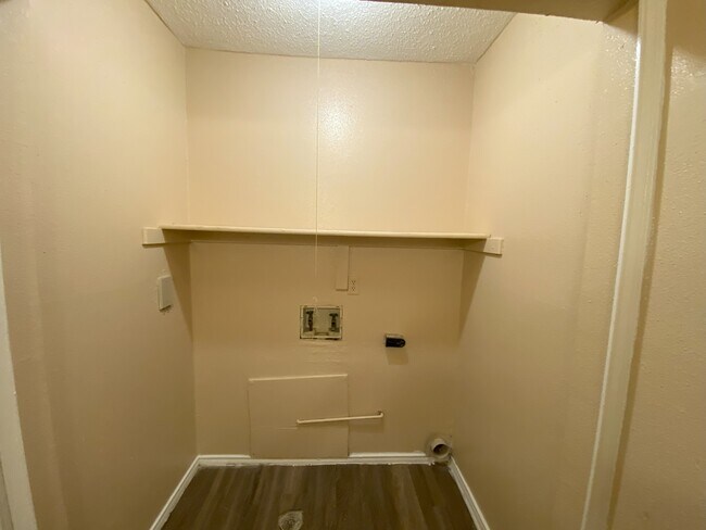 Washer & dryer connections - 10661 Starcrest Dr