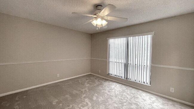 Building Photo - 501 Sandtree Dr