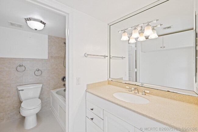 Building Photo - 1105 Bahama Bend