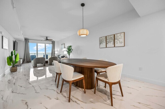 Building Photo - 605 Kemp St