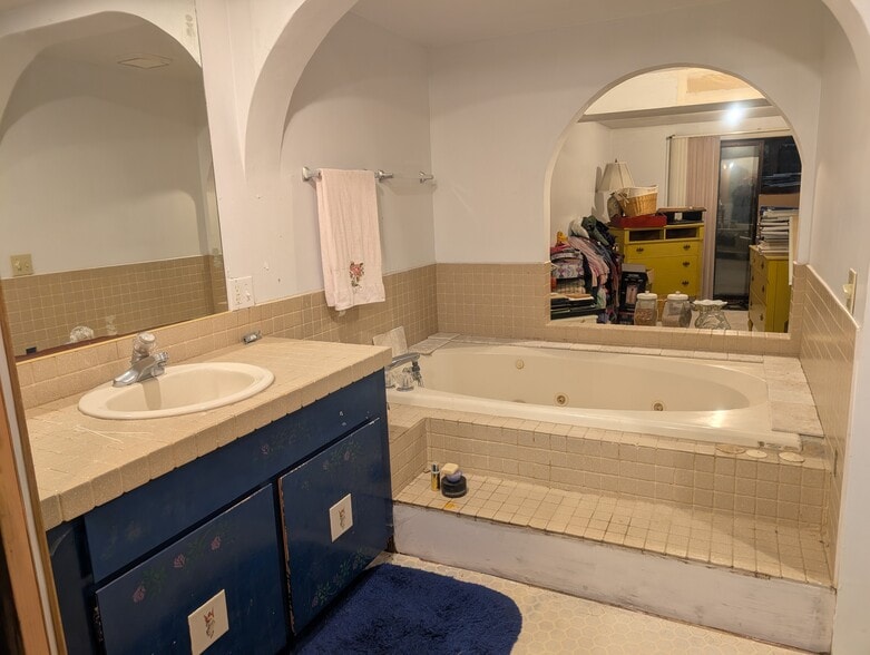 Master jet tub - 1435 NE 12th St