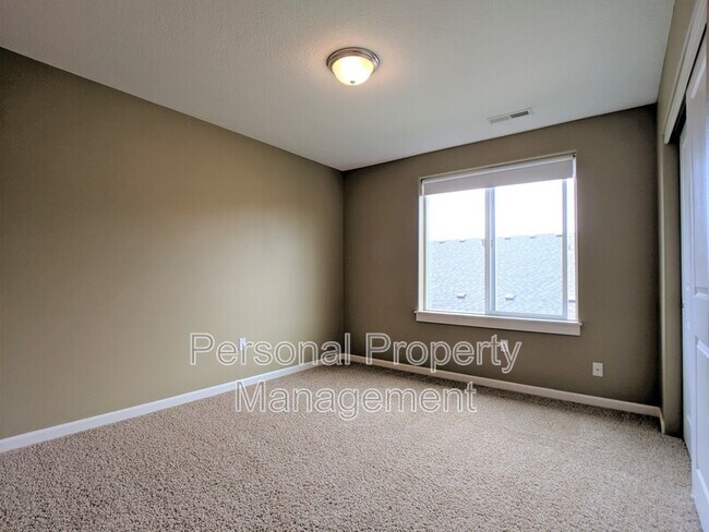 Building Photo - 10405 NE 98th Ave