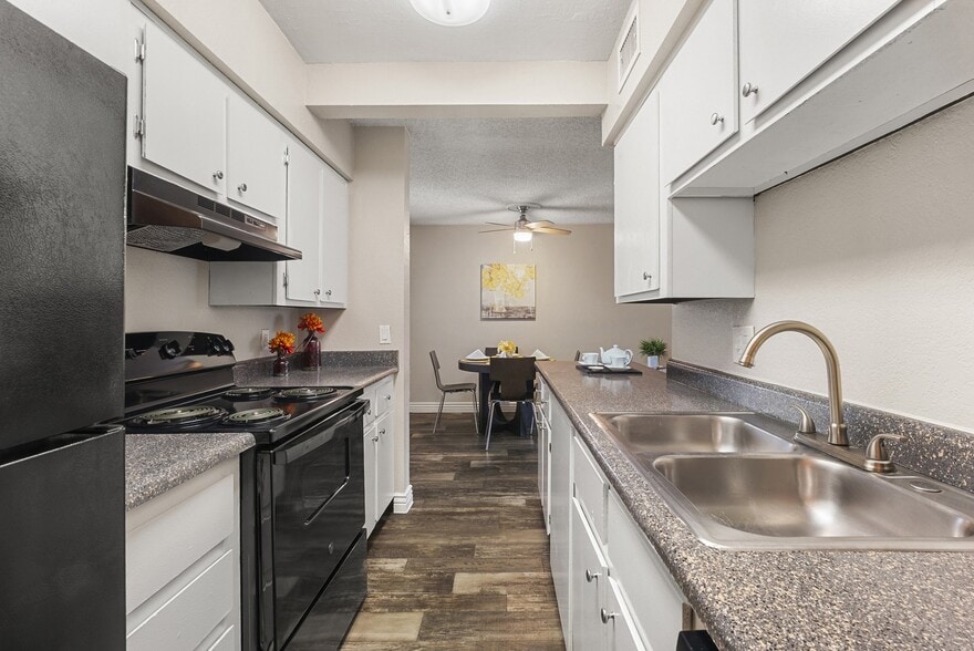 Building Photo - Villa Toscana