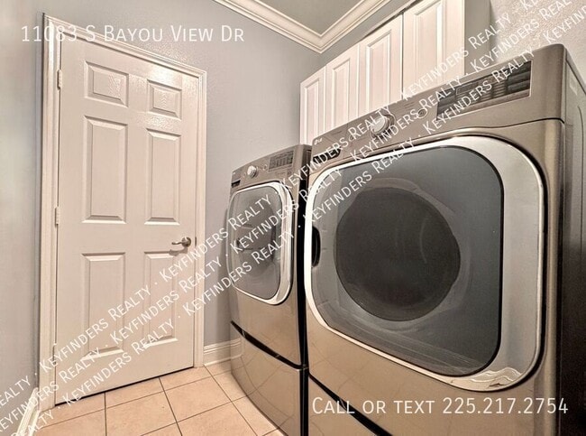 Building Photo - 11083 S Bayou View Dr