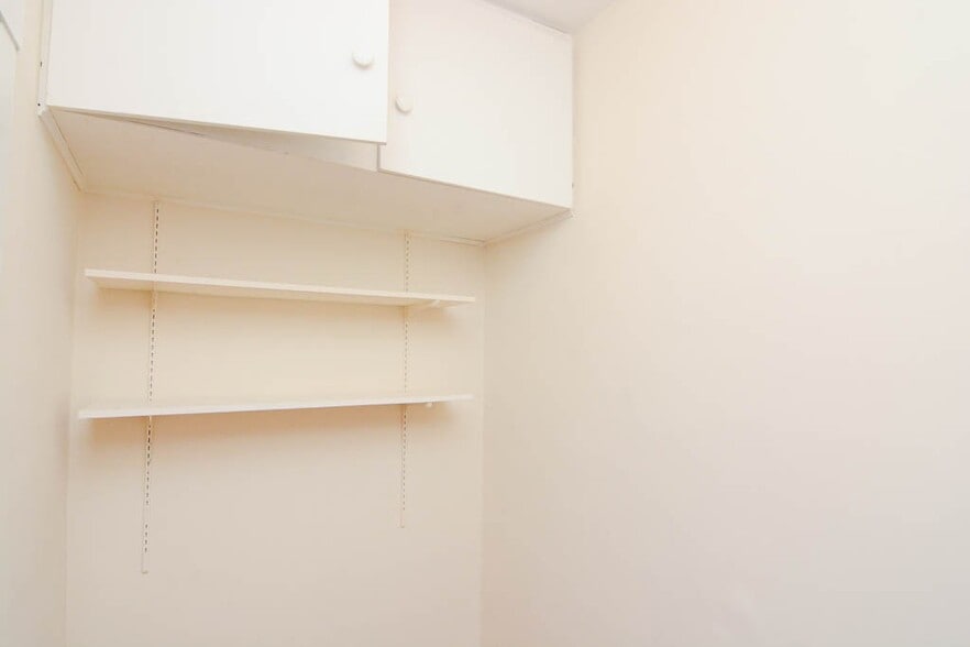 Building Photo - 516 W Melrose St