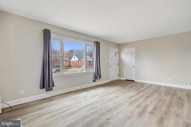 Building Photo - 304 Newfield Rd