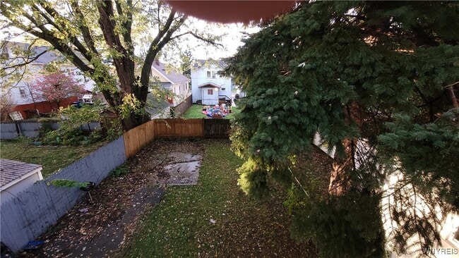 Building Photo - 118 Pries Ave