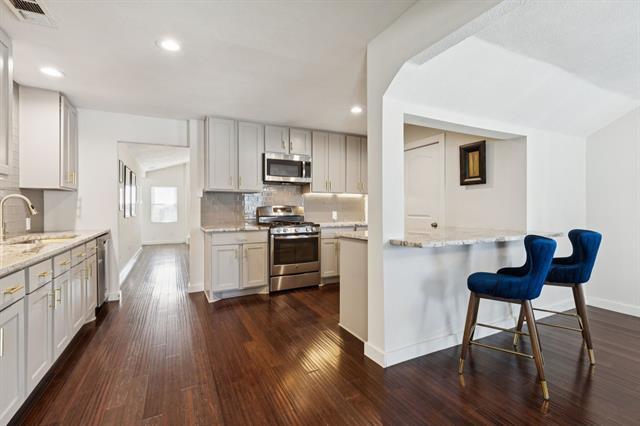 Building Photo - 4702 Wateka Dr