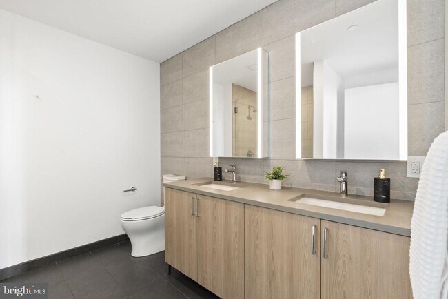 Building Photo - 210 S 12th St