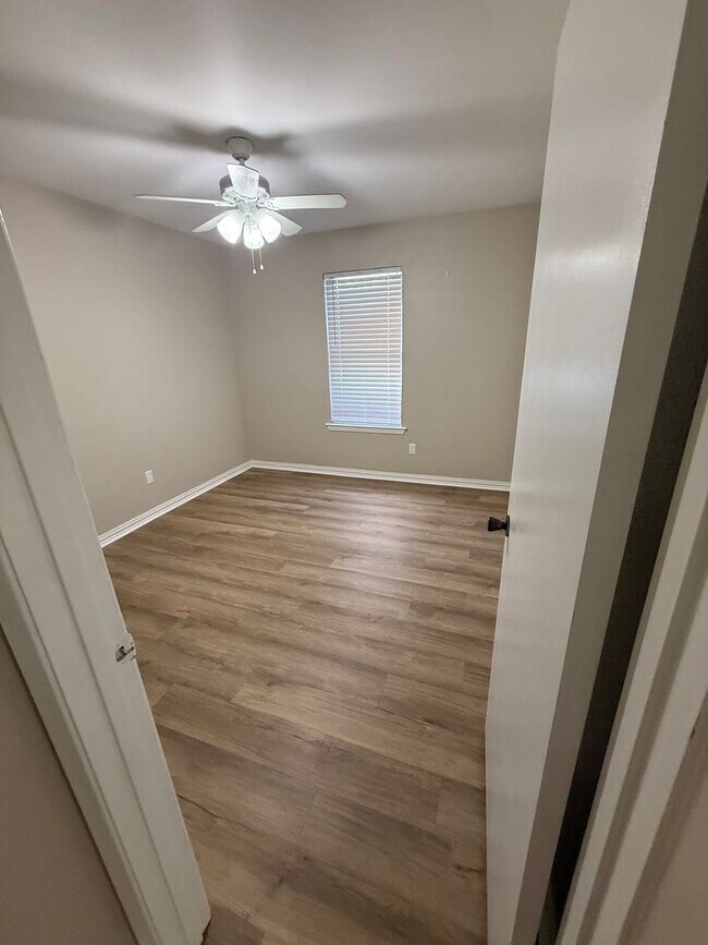 Building Photo - Beautiful 3 Bedroom home in Springhill ISD