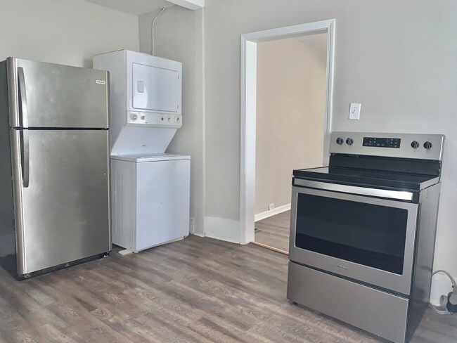 Building Photo - 2402-501