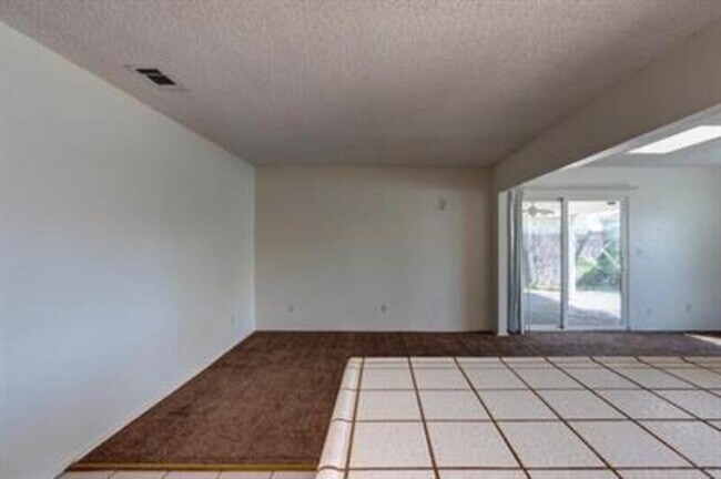 Building Photo - 2768 Saratoga Ave