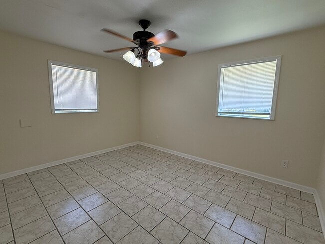 Building Photo - 1405 Cactus Dr