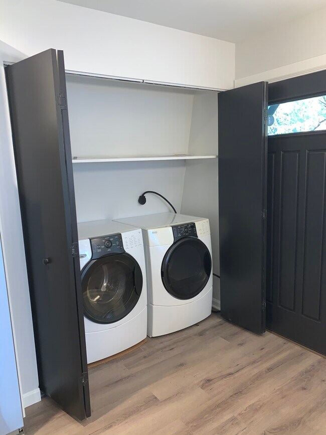 Laundry - 932 E Washington St