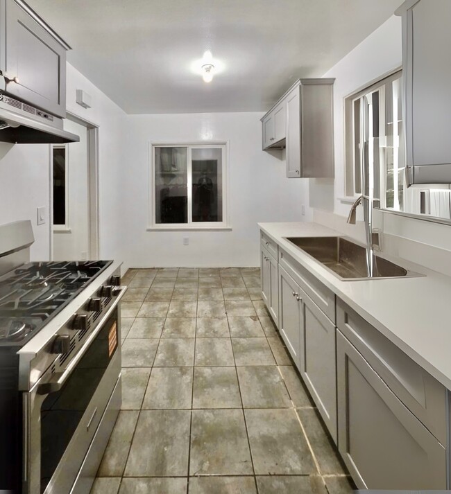 Building Photo - 865 N Glassell St