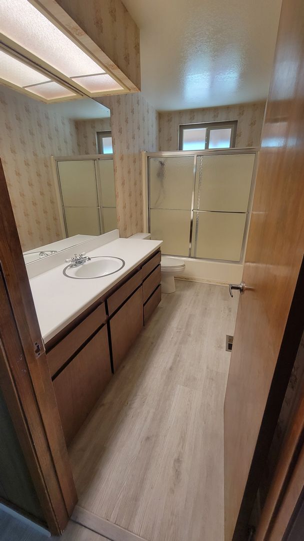 Building Photo - 4 Bedroom Mountain Home Close to Town!