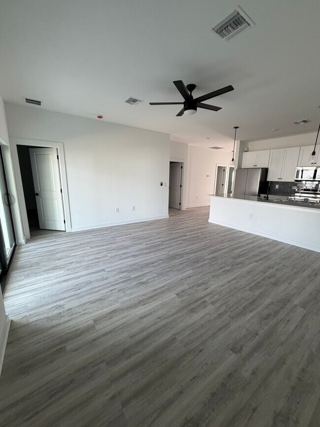 Building Photo - 1117 Abrams Blvd