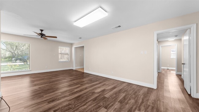 Building Photo - 1017 Howard Ln