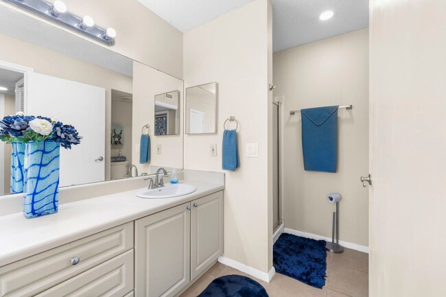 Building Photo - TWO BEDROOM CONDOMINIUM IN THE HIGHLANDS A...