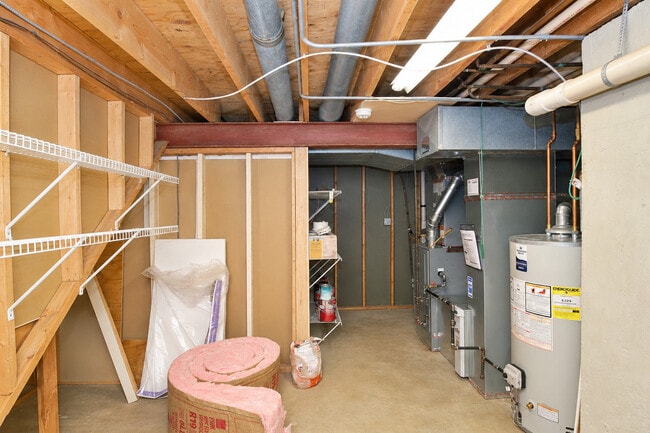 Building Photo - 706 North Point Dr