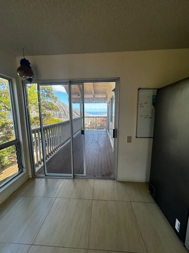 Building Photo - Available now -Mariner's Ridge 4 bedroom /...