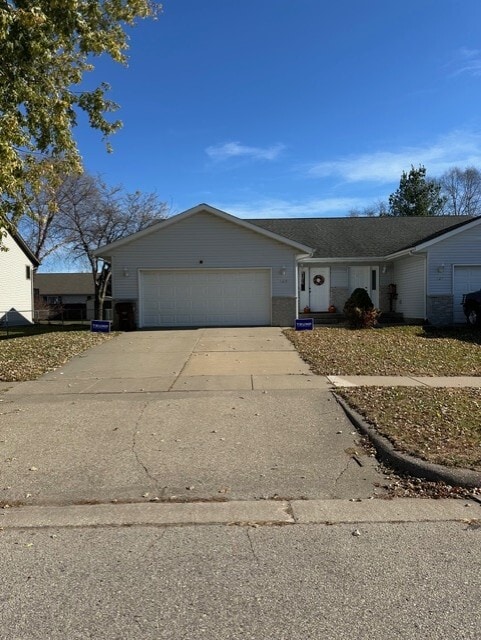 Building Photo - 125 Rosewood Ln S