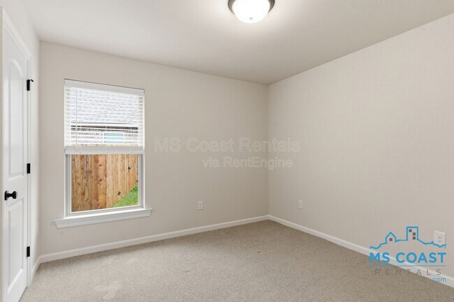 Building Photo - 14320 Southern Maple Ave