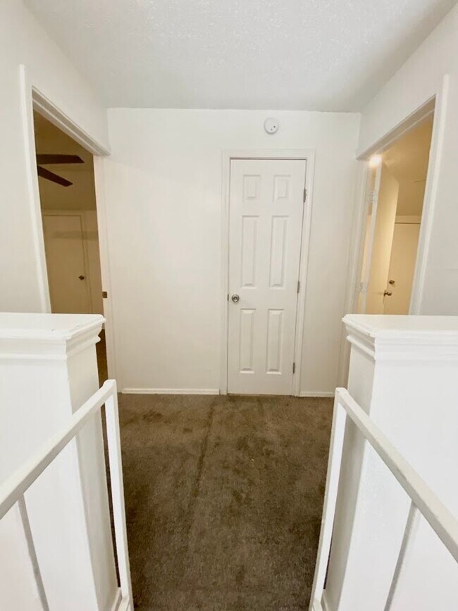 Building Photo - WATERFORD WEST CAMPUS - 4 BEDROOM - $2800