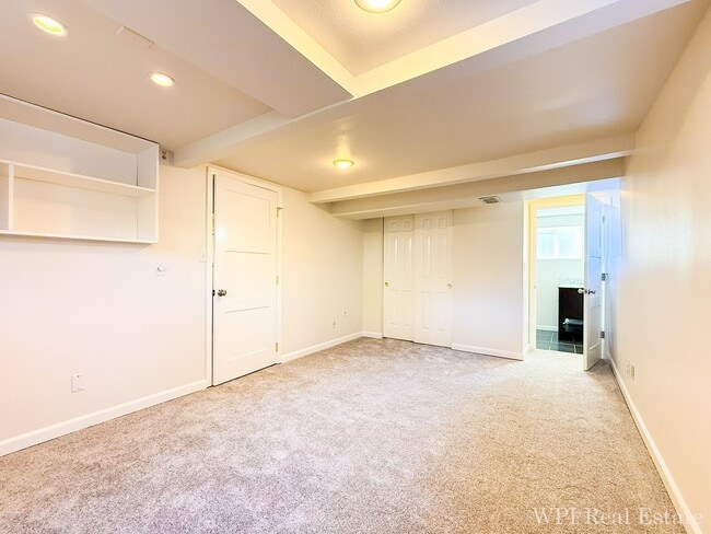 Building Photo - Beautiful newly remodeled 3 bed/2 bath home! Walking distance to Northgate Lightrail!