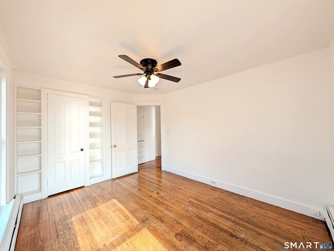 Building Photo - 102 Elm St