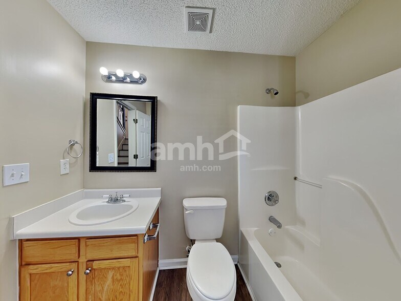 Building Photo - 5029 Kens Ct