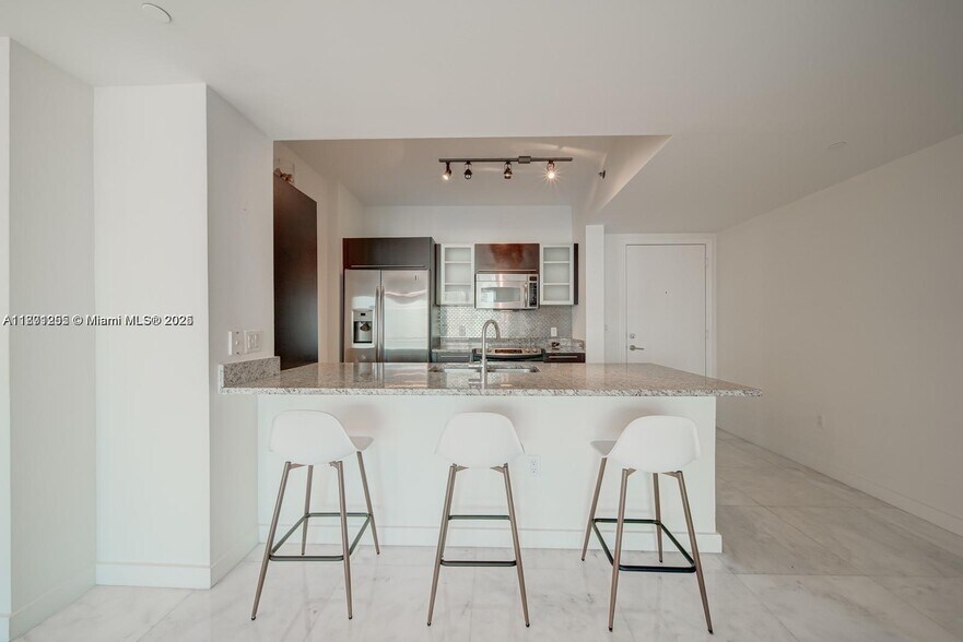 Building Photo - 951 Brickell Ave