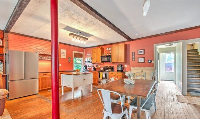 Building Photo - 3BR Jackson Home Available Now
