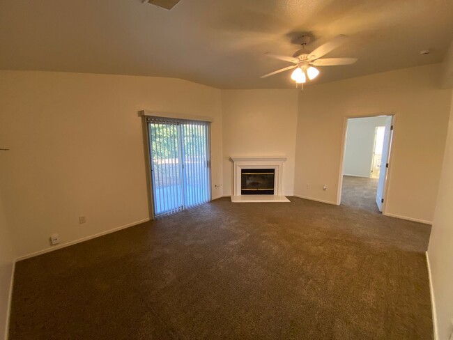 Building Photo - Lovely NW Visalia home for Rent available ...