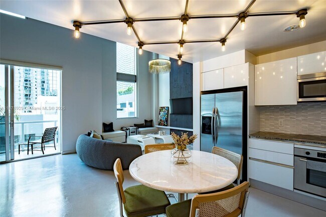 Building Photo - 1060 Brickell Ave