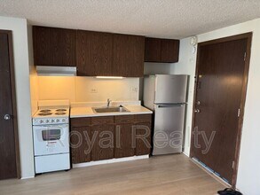 Building Photo - 824 Kinau St