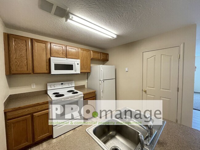 Building Photo - 2592 Prospect Dr