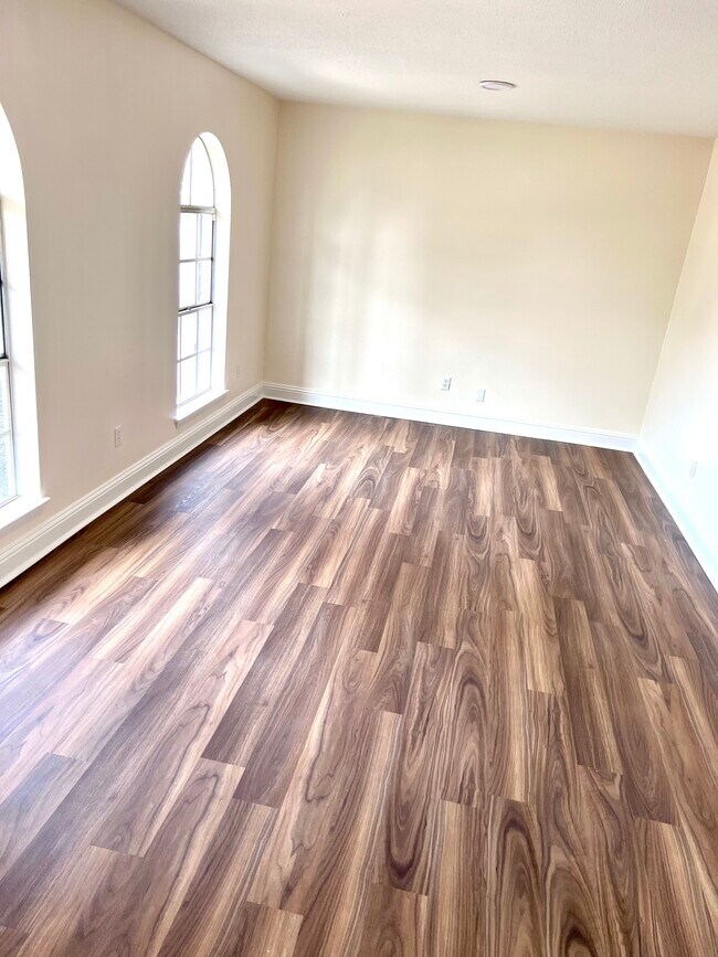 Building Photo - 1206 King Henry Dr