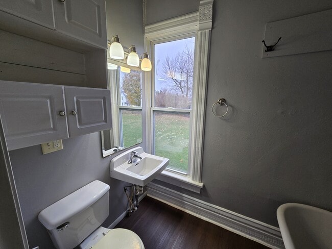 Building Photo - 949 13th St