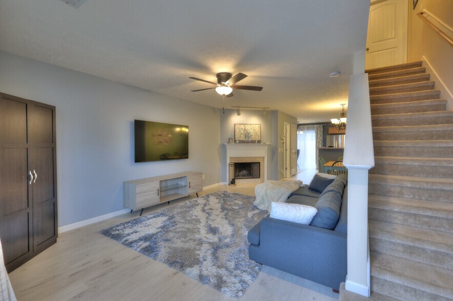 Building Photo - 589 Bradburn Village Cir
