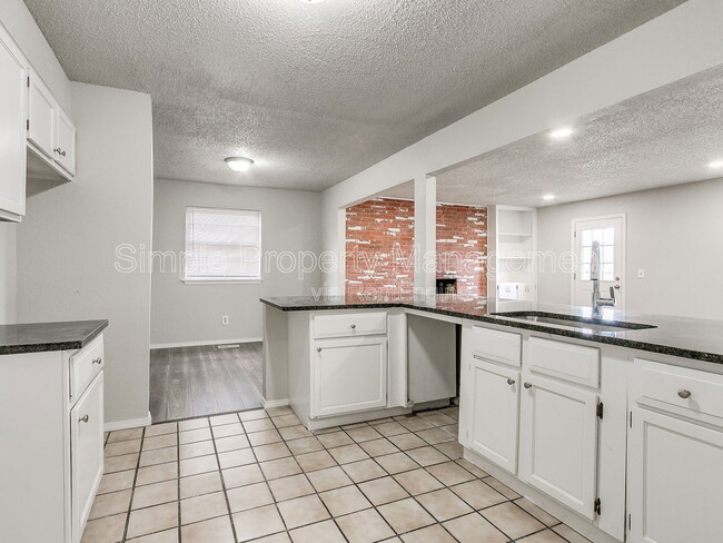 Building Photo - 8506 Candlewood Dr