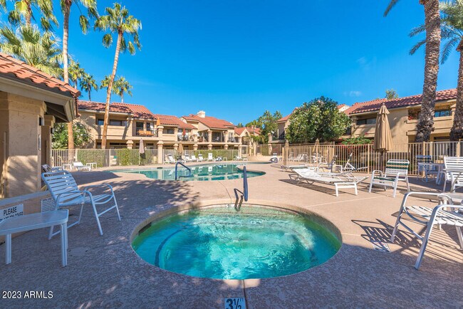 Building Photo - 9708 E Vía Linda