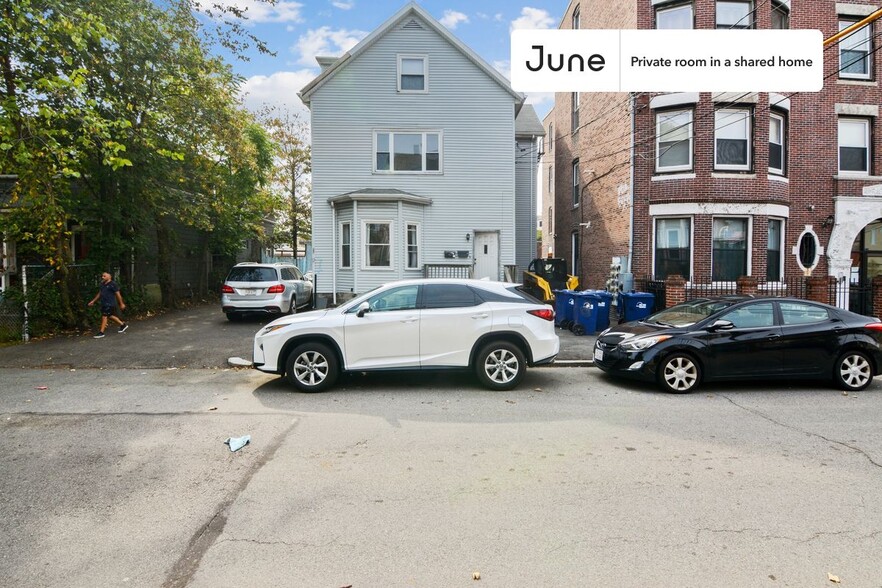 Building Photo - Room in Shared 4 bed/2 bath home in Allston