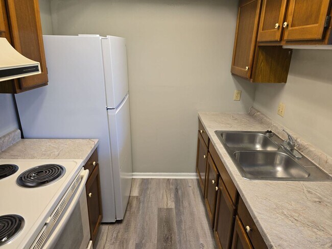 Building Photo - Spacious Townhouse Living Just Outside Downtown Woodburn