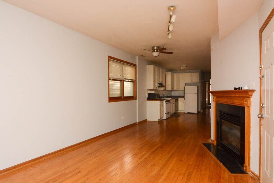 Building Photo - 1445 W Cortez St